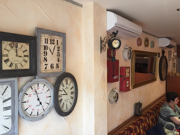 Lathers Innenansicht Uhren