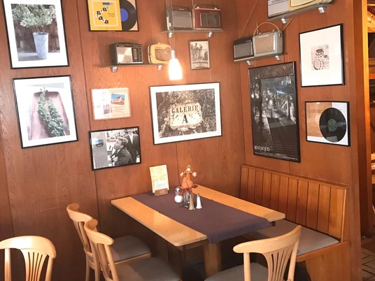 Café Restaurant Schrank