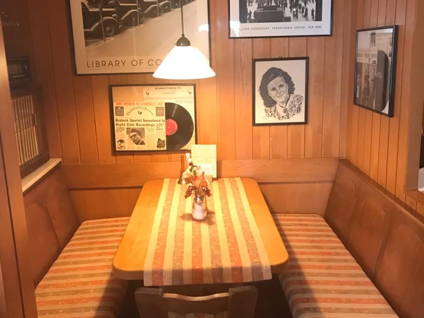 Café Restaurant Schrank