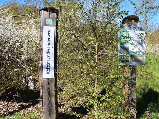 Start des Keltenrundwanderwegs am Taunus-Informationszentrum