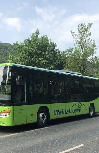 Weiltalbus mit Radanhänger