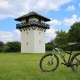 Rekonstruierter Wachturm am Deutschen Limes-Radweg
