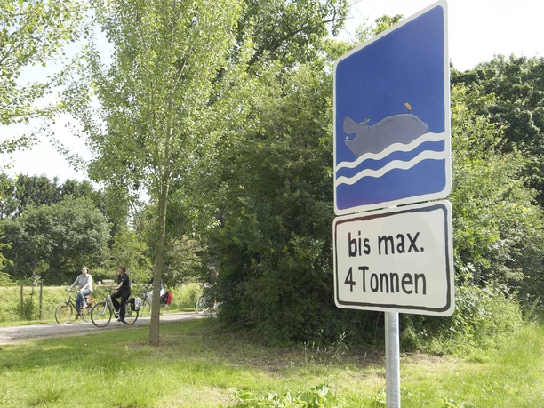 Beschilderung entlang der Strecke