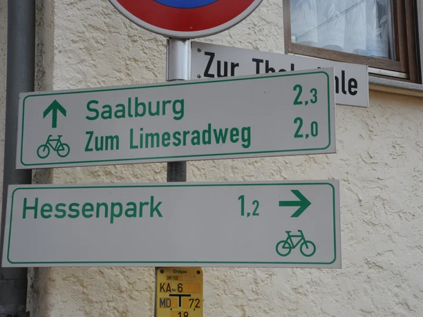 Wegweiser im Ortsteil Obernhain