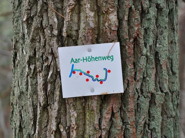 Markierung des Aar-Höhenweg