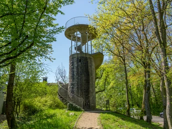 Lohnt nach dem Sport für eine Aussicht: der Aussichtsturm Ellerhöhe am Rande des Hardtwaldes