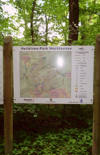 Heilklima-Portal am Waldparkplatz Schardtwald
