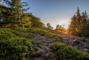 Unweit des Wanderweges befindet sich die Weiße Mauer
