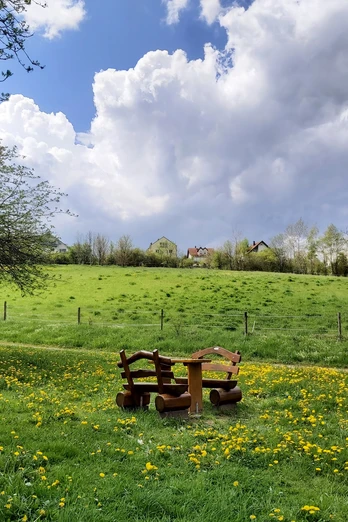 Bank am Radweg in Hettenhain