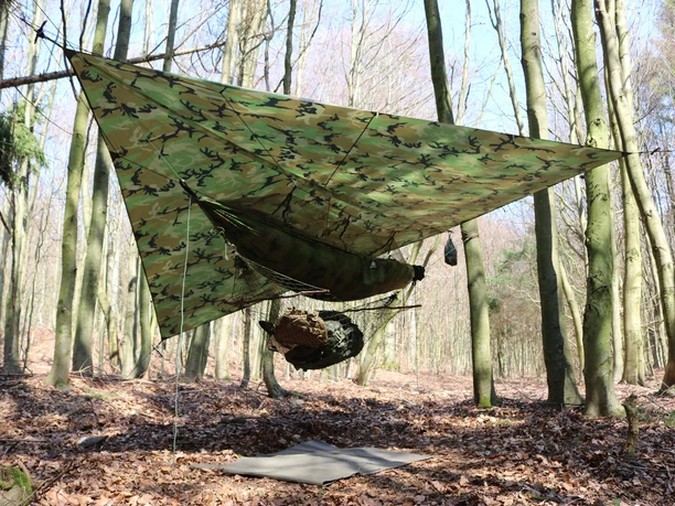 Survival-Abenteuer mit Tarp im Reinhardswald