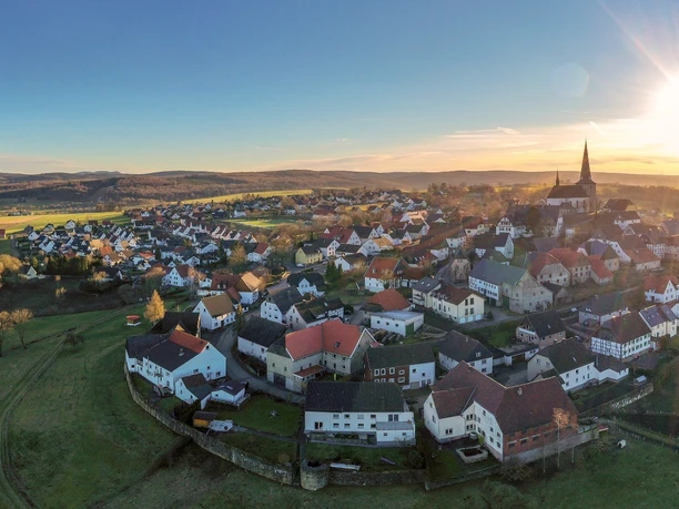 Blick auf das Bergdorf Kallenhardt