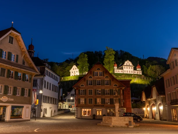 Dorfplatz Sarnen am Abend