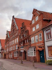 Brauereimuseum & Krone_©-Lüneburg Marketing GmbH.jpg Außenansicht Brauereimuseum Lüneburg in der Heiligenstraße