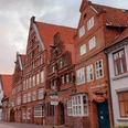 Brauereimuseum & Krone_©-Lüneburg Marketing GmbH.jpg Außenansicht Brauereimuseum Lüneburg in der HeiligenstraßeExterior view of the Lüneburg Brewery Museum in HeiligenstraßeUdvendigt billede af Lüneburgs bryggerimuseum i HeiligenstraßeBuitenaanzicht van het Brouwerijmuseum Lüneburg in de Heiligenstraße