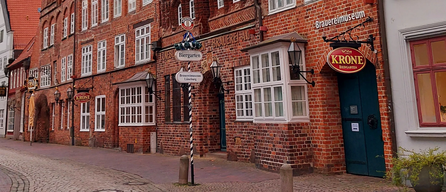 Brauereimuseum & Krone_©-Lüneburg Marketing GmbH.jpg Udvendigt billede af Lüneburgs bryggerimuseum i Heiligenstraße