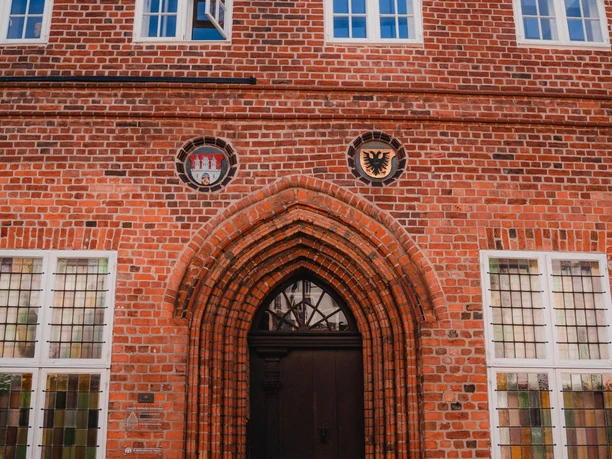 Brömsehaus Portal ©-EXC Media Paul Vogt (1).jpg Brömsehaus in der Lüneburger Altstadt