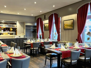 Frühstücksraum des Hotel Daub Frühstücksraum des Hotel DaubBreakfast room of the Hotel DaubMorgenmadsværelse på Hotel DaubOntbijtzaal van Hotel Daub