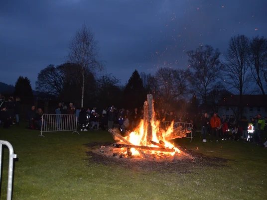 Traditionelles Osterfeuer am Turnhagen in Hofgeismar