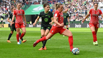 DFB Women's Cup Final A scene from an exciting soccer match between two women's teams in the stadium.