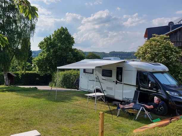 Wohnmobilstellplatz Olpe-Stade - Nordostecke Blickrichtung Diehlberg