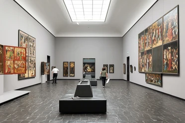Gallery room at Städel Museum with paintings and visitors