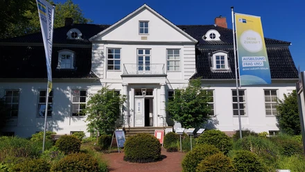 plessenhof-sitz-der-ostseefjord-schlei-gmbh.JPG