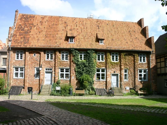012_Lateinschule_Traufe_Blick_Hof_Nikolaikirche