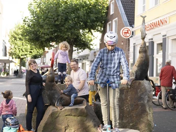 Seehunde Skulpturen Burgstraße in Aurich Seehunde Skulpturen Burgstraße in Aurich