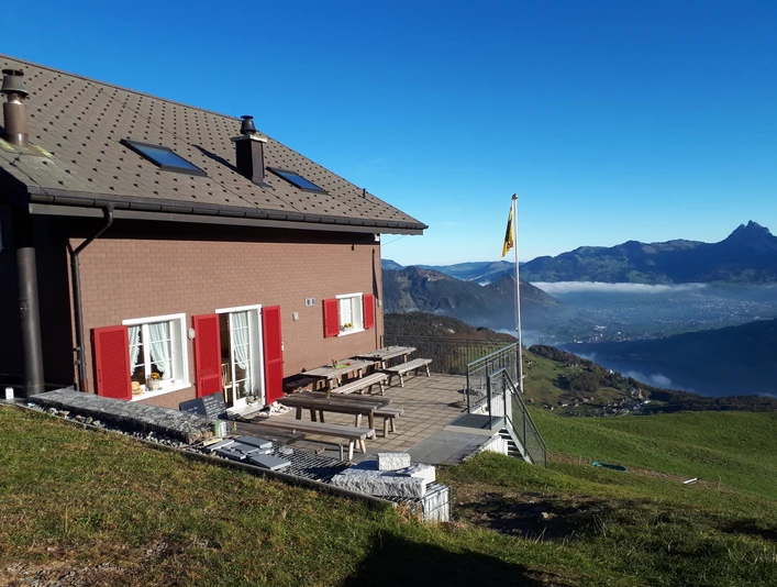 Alp Weid über dem Nebel.jpg