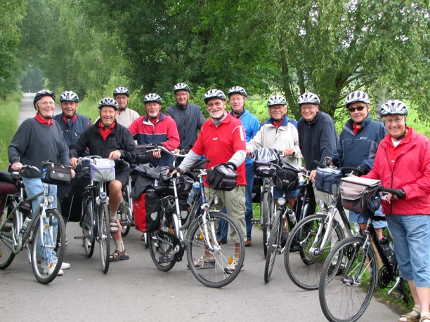 Fahrradgruppe unterwegs in der Samtgemeinde Tarmstedt Fahrradgruppe unterwegs in der Samtgemeinde Tarmstedt