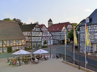 Rathausvorplatz Gastro Fachwerkkulisse