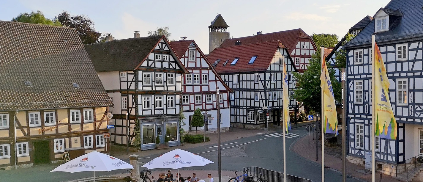 Rathausvorplatz Gastro Fachwerkkulisse