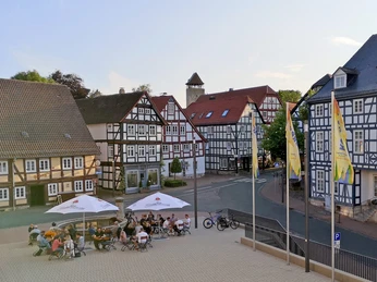 Rathausvorplatz Gastro Fachwerkkulisse