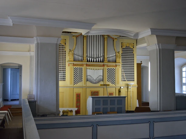 Vue de l'orgue Jehmlich dans l'église Sainte-Catherine de Naundorf
