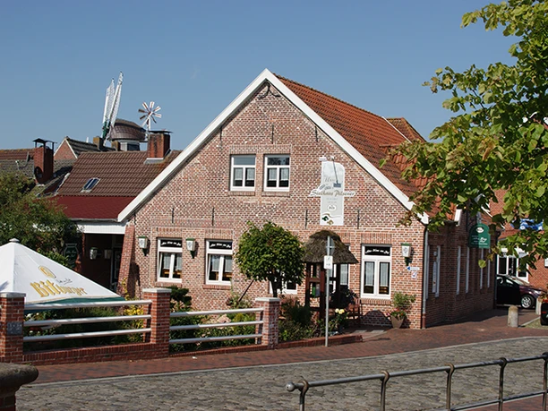 Altes-Haus-am-Siel-aussen.jpg Restaurant Altes Haus am Siel in Ditzum