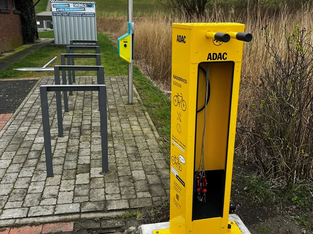 Fahrradflickstation am Trockenstrand