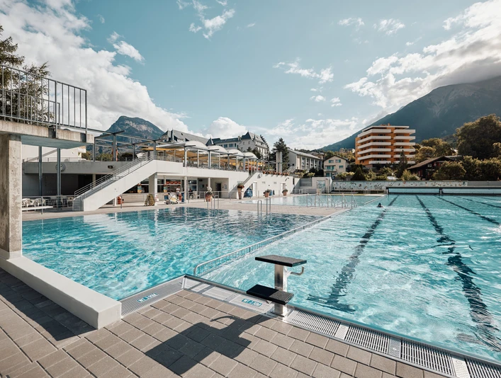 Schwimmbad Geschina.jpg