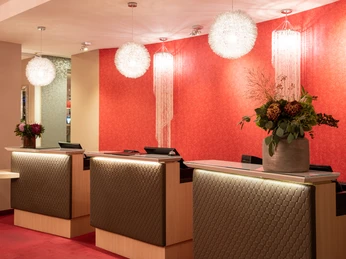 Lobby Empfangsdesk im Leonardo Royal HotelReception desk at the Leonardo Royal Hotel