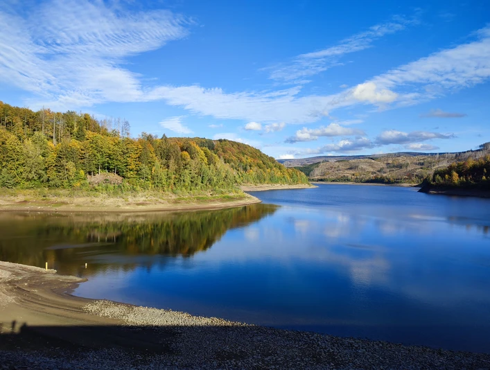 Sösetalsperre im Herbst in Osterode am Harz Sösetalsperre im Herbst in Osterode am Harz