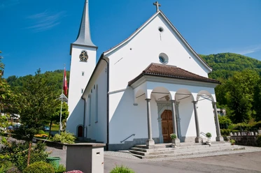 Pfarrkirche St. Wendelin Aussenansicht.jpg