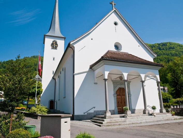 Pfarrkirche St. Wendelin Aussenansicht.jpg