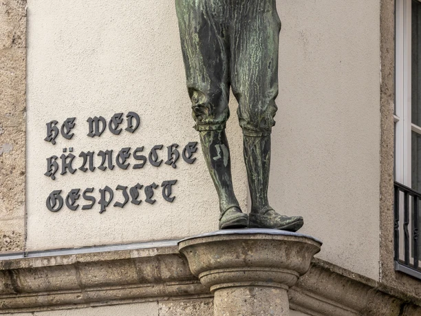 Hänneschen Theater Statue vor dem Hänneschen-Theater in der Kölner Altstadt