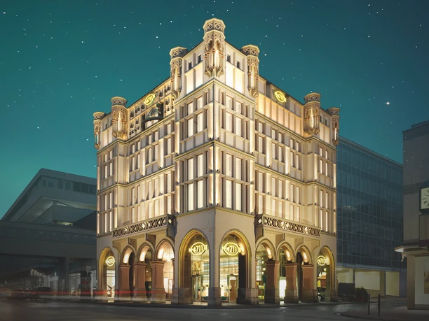 4711 Dufthaus bei Nacht Illuminated, historic facades of a magnificent, multi-storey building at night.</p> <p