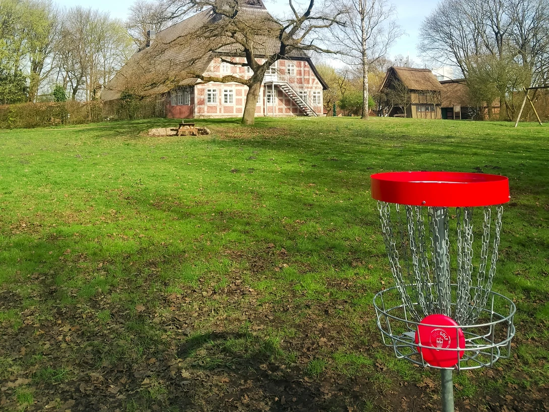 Disc-Golf Platz am Heimathaus Rotenburg Disc-Golf Platz am Heimathaus RotenburgDisc golf course at the Rotenburg home town hallDiscgolfbane ved rådhuset i RotenburgDiscgolfbaan bij het gemeentehuis van Rotenburg