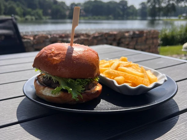 Hamburger Pommes.jpeg