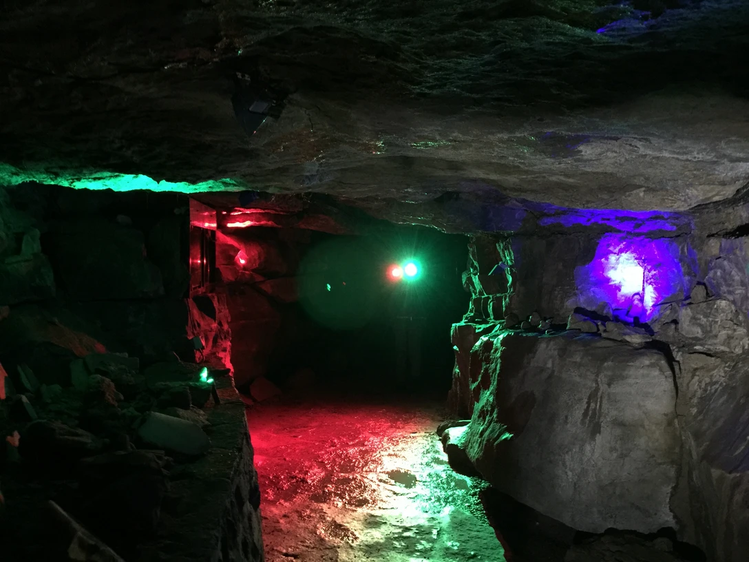 Hessisch Oldendorf Schillat-Höhle Taschenlampenführung Hessisch Oldendorf Schillat-Hoehle Taschenlampenfuehrung