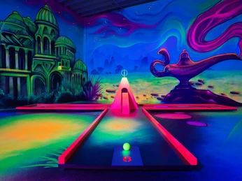 "Eingelocht" 3D-Schwarzlicht-Minigolfanlage