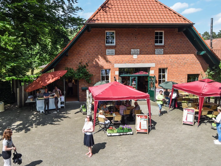 Hofansicht von Schloh's Spargelhof in Hellwege Hofansicht von Schloh's Spargelhof in Hellwege