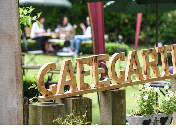 Willkommen im Hellweger Cafégarten Willkommen im Hellweger Cafégarten