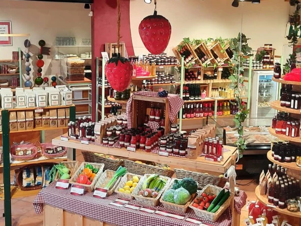 Schloh's Spargelhof in Hellwege - Hofladen von Innen Schloh's Spargelhof in Hellwege - Hofladen von Innen